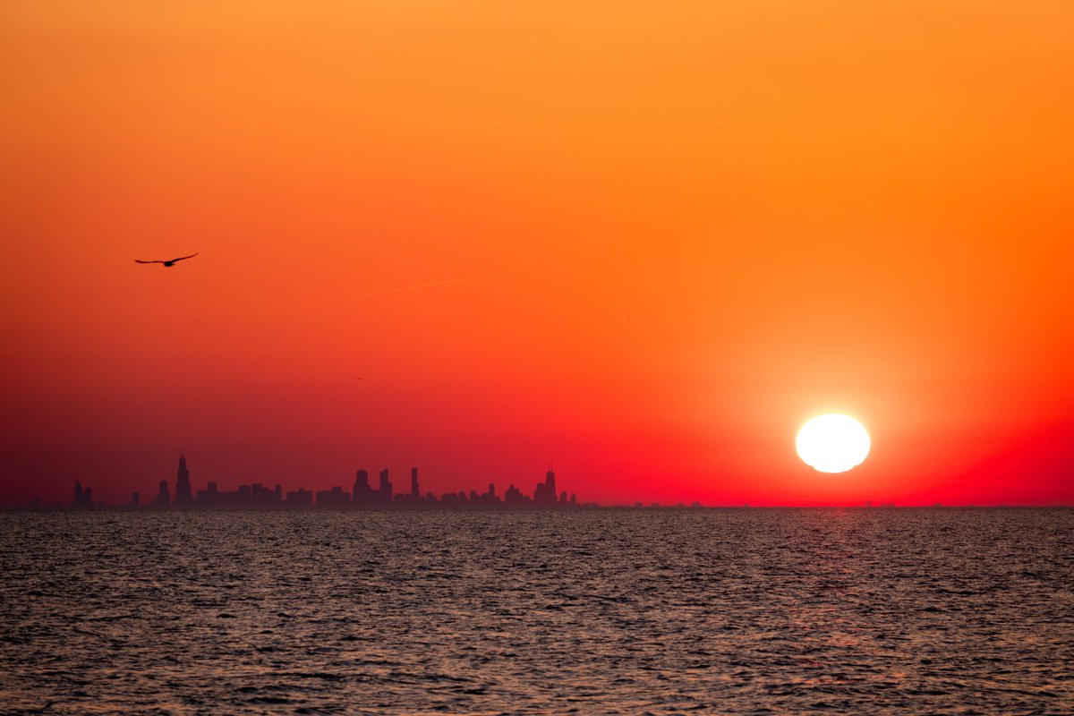 A few more captures of the Chicago Skyline from across the lake at the Indiana Dunes last night.  #ilwx