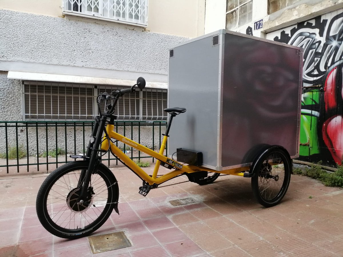 lafundicio's tweet photo. Varias organizaciones de la economía social de #LHospitalet (@LHenBici, LaFundició, @KerasButi, @La_Collectiva) nos hemos juntado para impulsar un proyecto de transporte ecológico que será gestionado por L'Henbici y la cooperativa Keras Buti ¡Hoy ha llegado el primer vehículo! 🥳 https://t.co/h1zfTwpcnH