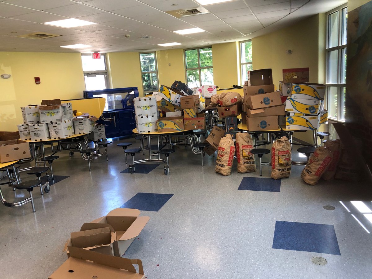 FathersUplift's tweet photo. On behalf of the fathers and families we serve, we want to thank Lina from the Epiphany School for providing meals, boxes of groceries, and fresh fruits to Fathers' Uplift’s constituents in need.
Thank you Lina for all that you do for the community.
#basicneedsmet https://t.co/wBsqKw4i4N