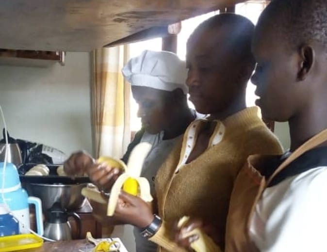 wellsofhope's tweet photo. Another Happy day! The girls were extremely happy to learn how to make cakes and bread. Today, they've learnt how to make a banana cake, a loaf of bread and bans. We're extremely thrilled about the progress of this project 🤗
#economicempowerment #jobcreation #betterlivelihood https://t.co/PRMJRiQklb