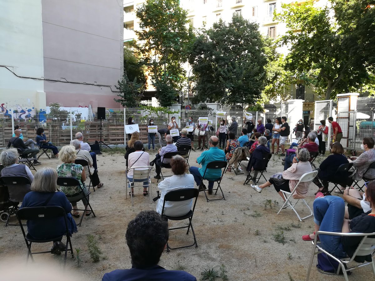 som_ppepp's tweet photo. Les famílies afectades per la preinscripció a P3 a l'Eixample reivindiquen el dret a una escola pública i de proximitat! Seguim lluitant! 💪 #SenseEscolaP3

@FaPaCcat @USTECSTEs @mesplaceseix @assembleagroga @consorciedubcn @educaciocat @JordiMartiGrau @AliciaPuigFe @jordimvila https://t.co/KAQyuuVLrR
