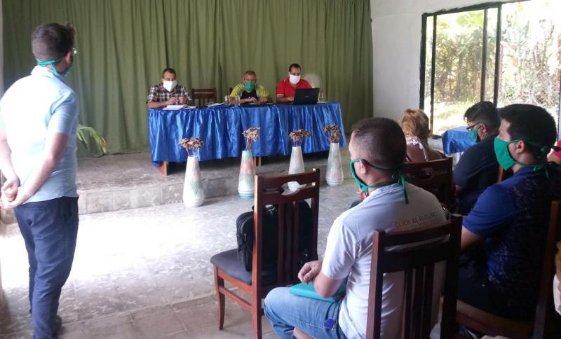 Portal_Banes's tweet photo. Rosell González Pérez, Coordinador para las Comunicaciones y el Transporte en #Holguín, realizó una reunión de trabajo en #Banes, para chequear los resultados obtenidos en este municipio. #PoderPopularBanes #SomosContinuidad https://t.co/96Z1JR7crO