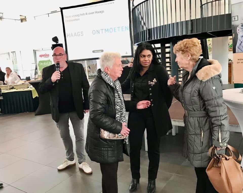 Mooi en inspirerend artikel in <a href="/dagblad070/">Dagblad070</a> over #HaagsOntmoeten. Op 37 locaties in de stad Den Haag kunnen zelfstandig wonende ouderen met regieverlies en hun mantelzorgers elkaar ontmoeten en ondersteuning krijgen. Lees meer hierover👇🏼facebook.com/67194690993397…