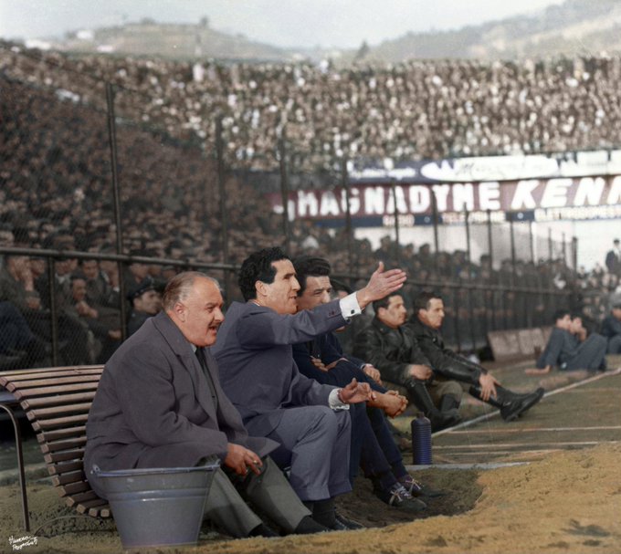 FOTOS HISTORICAS O CHULAS DE FUTBOL - Página 17 EavJTK2XkAM7IHo?format=jpg&name=small