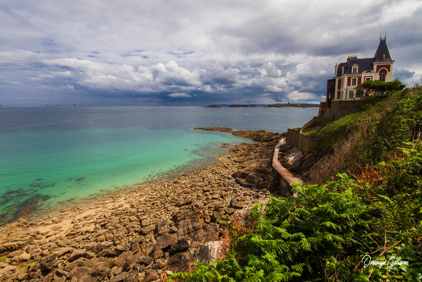 'La Villa emblématique des Roches Brunes à Dinard, avant l'orage'.
Très belle soirée à toutes et tous

#dinard #illeetvilaine #bretagne #france #villa #LesRochesBrunes #seascapes #brittany #patrimoine #expositions #MagnifiqueBretagne