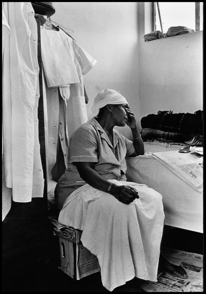 Living in her ”kaya” out back, a servant must be on call six days out of seven and seven nights out of seven. She lives a lonely life apart from her family. In white suburbs there are no recreation centres open to black servants. © Ernest Cole