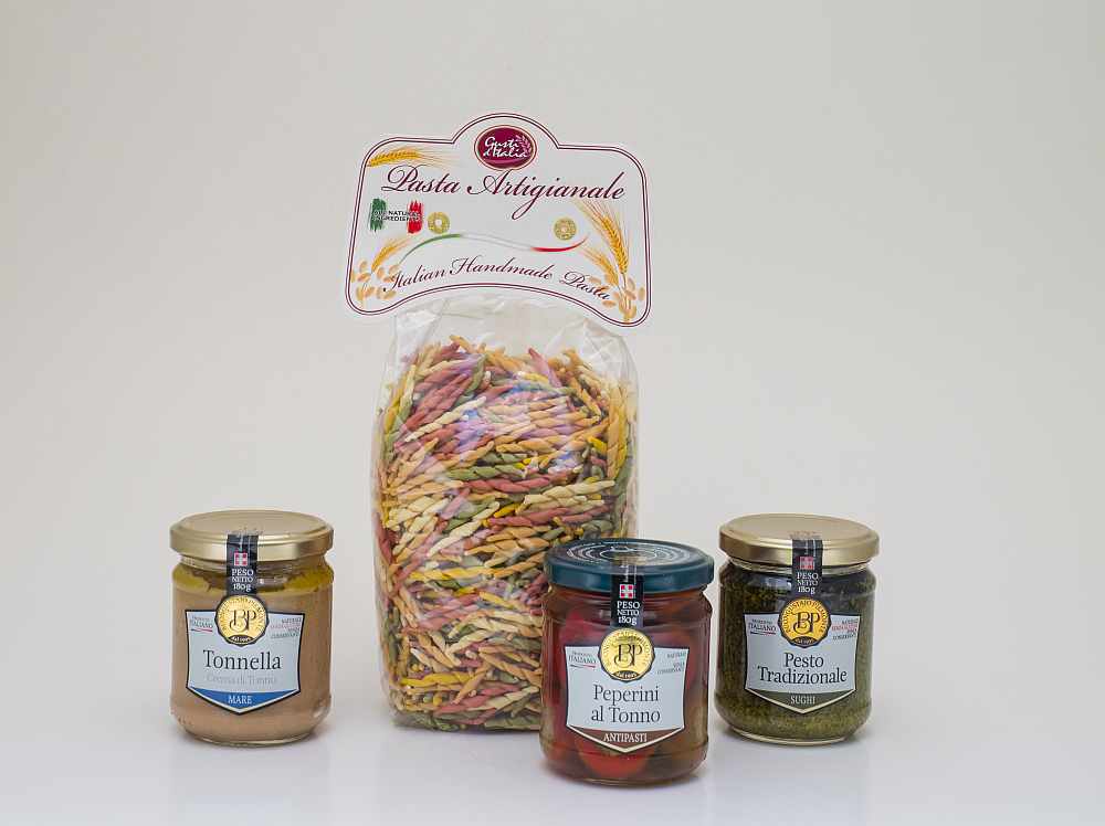 Liguria Gourmet Box available on Amazon.uk: Trofie pasta 5 flavours 500 gr, Traditional pesto 180 gr, tuna cream 180 gr, chilli peppers with tuna 180 gr #Liguria #gourmetbox #pesto #trofie #tuna #tonnata #chillipeppers