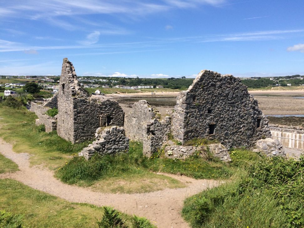 Folklore tells of smugglers stashing their contraband inside the 60ft high walled sea cave. There are even rumours of a secret passage - the pirate John Lucas is said to have excavated a smugglers' tunnel, connecting Culver Hole to the nearby salt house at Port Eynon.