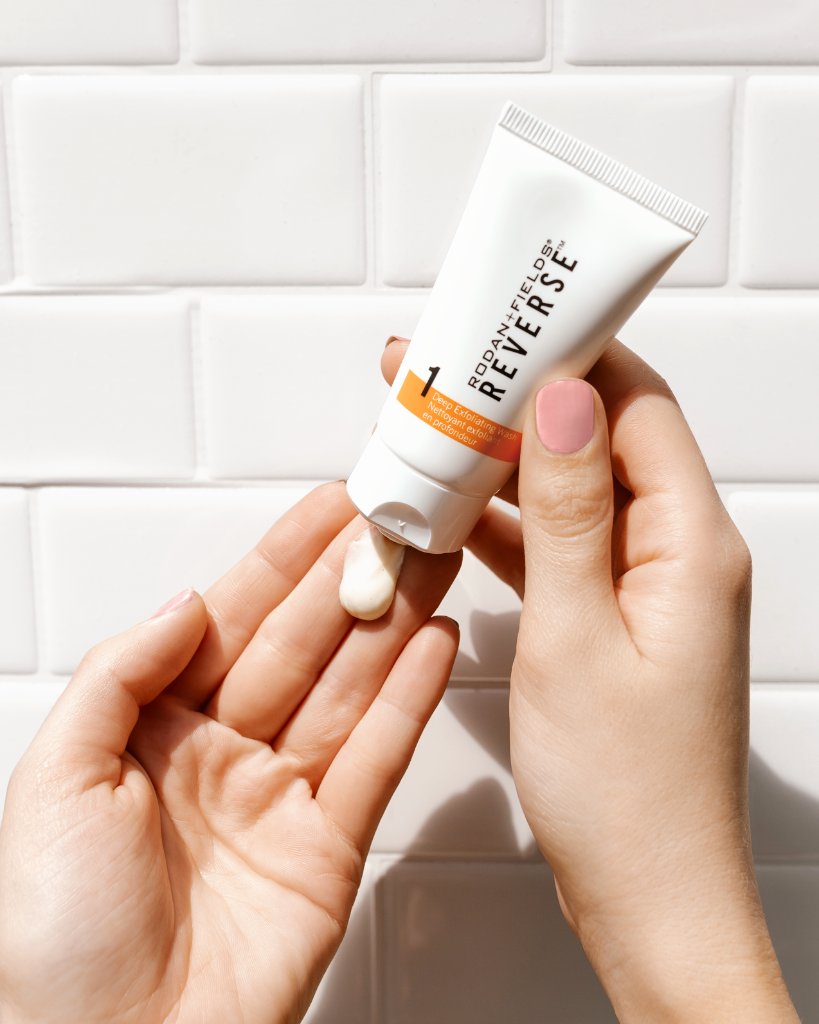 RodanFieldsHQ's tweet photo. Mini Regimens. They’re definitely a big deal. No matter where life takes you, you can take beautiful skin on the go with a mini! Save 15% + get a FREE sunscreen when you buy a matching full-size + mini Regimen. 

Shop here: https://t.co/4nakspxTn2

#RFMiniMoments #RFMiniRegimens https://t.co/HwMIRtOXAE