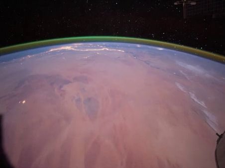 marin_eben's tweet photo. Une lueur verte observée pour la première fois tout autour de Mars. Et pour la première fois sur une autre planète que la nôtre. https://t.co/A72Y5fITEh https://t.co/mMtotJu1sG