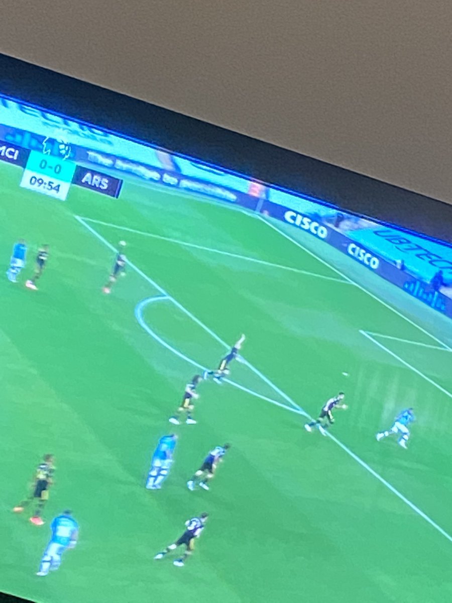 pauline_chtg's tweet photo. Quand #Cisco sponsorise le championnat Anglais !! Yes! We love it ⚽️ #PremierLeagueIsBack #Arsenal #ManchesterCity https://t.co/GHo4VPWvkQ