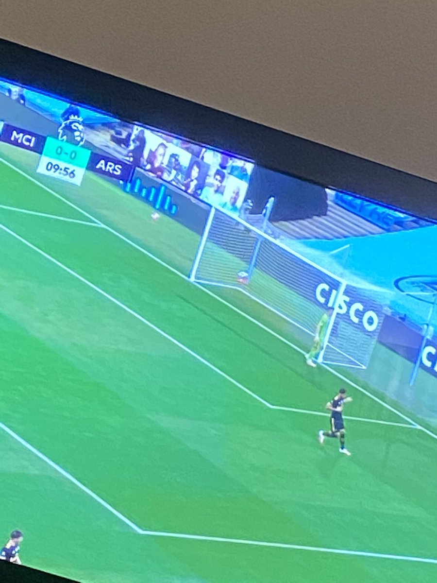pauline_chtg's tweet photo. Quand #Cisco sponsorise le championnat Anglais !! Yes! We love it ⚽️ #PremierLeagueIsBack #Arsenal #ManchesterCity https://t.co/GHo4VPWvkQ