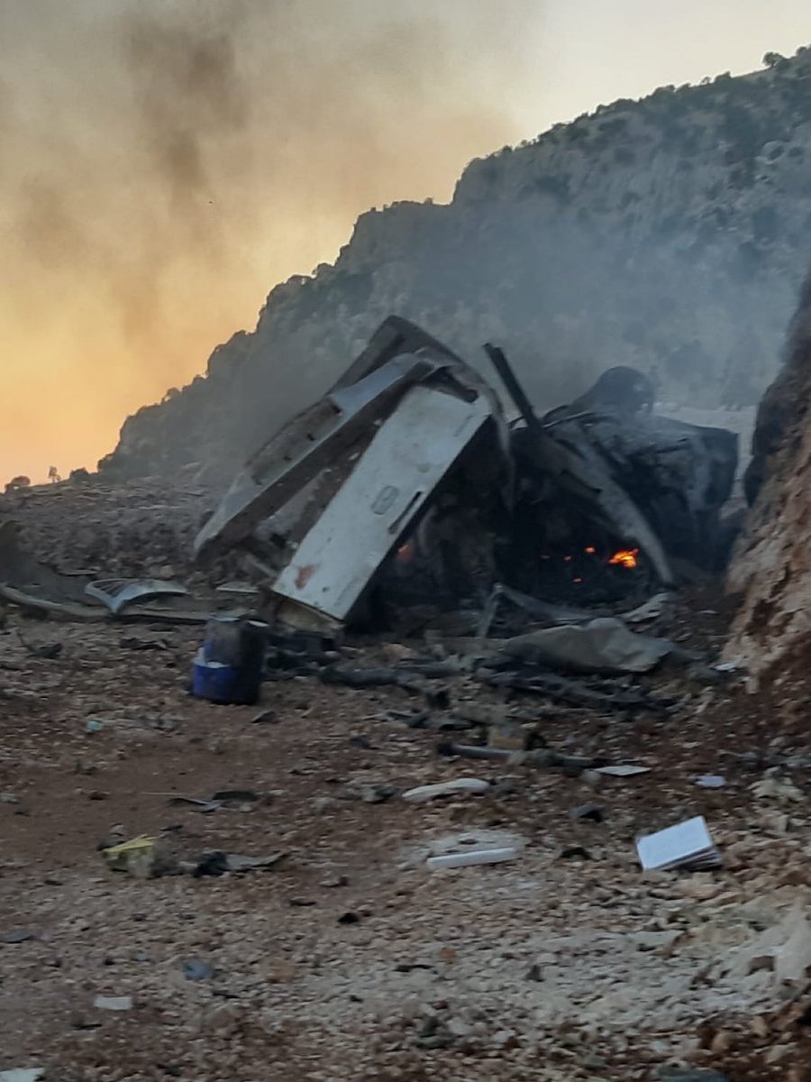 AHMETTEKDEMR's tweet photo. Eli kanlı terör örgütü pkk, #Silopi'de işçileri taşıyan araca bombalı saldırı düzenledi ve 4 vatandaşımız hayatını kaybetti.

#Pkk'ya ve Yancılarına destek veren, Parti, Siyasetçi, Gazeteci, Belediye Başkanı vs. Kim varsa Katilidir ve ellerine kan bulaşmıştır.

#KahrolsunPKK 🇹🇷 https://t.co/j9lBmfcFeV