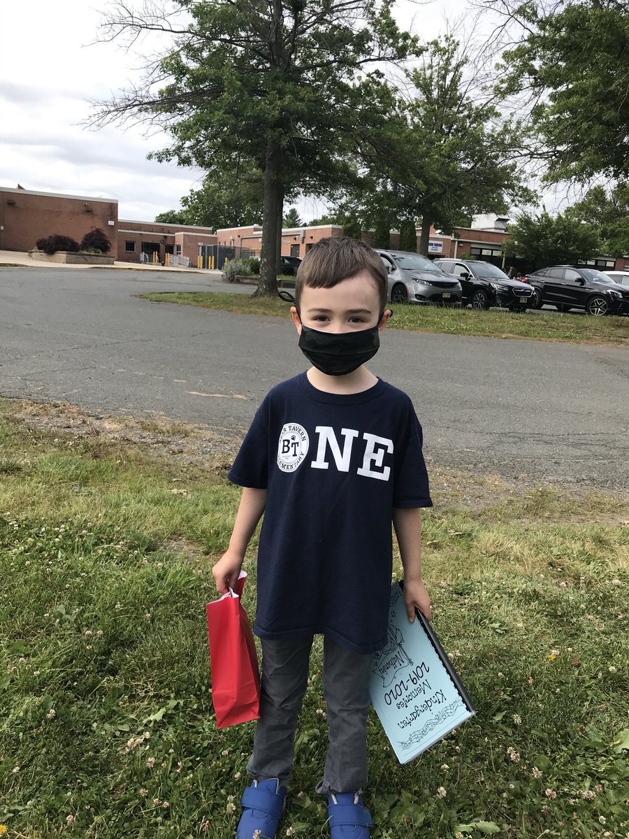 krampf1's tweet photo. Kindergarten Send Off! ๐YAY! We LOVED seeing you today!And now (drum roll please!) you are FIRST GRADERS! Hip hip hooray!๐๐๐๐ฅโฆโค๏ธโฆ@donna_weidmanโฉ โฆ@BearTavernESโฉ #beartavernpride #soproud #ourkiddos #firstgradeready https://t.co/8ij2RkiCxI