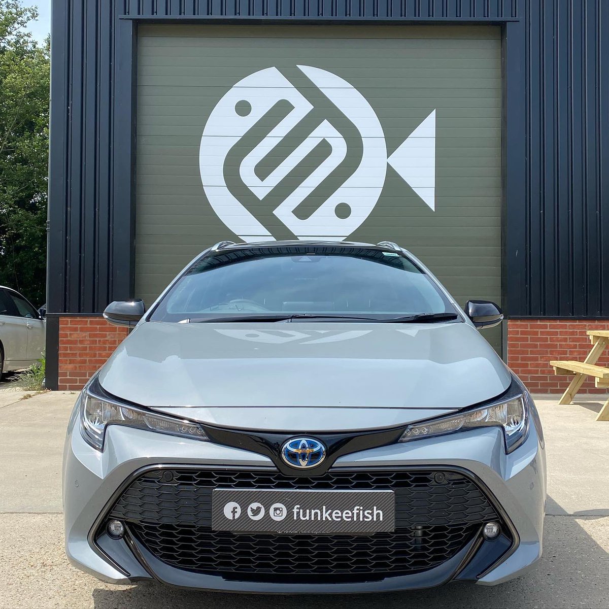 FunkeeFish's tweet image. New #Toyota #Corolla in for gloss black roof &amp;amp; wing mirrors with black gloss accents to splitter, rear bumper and spoiler.
#vinyl #wrap #wrapping #3m #ij2080 #getyourwrapon #accents #customise #carwrapping #wrapped #vinylgraphics @ToyotaUK @Spandex_UK @3MFilmsUK