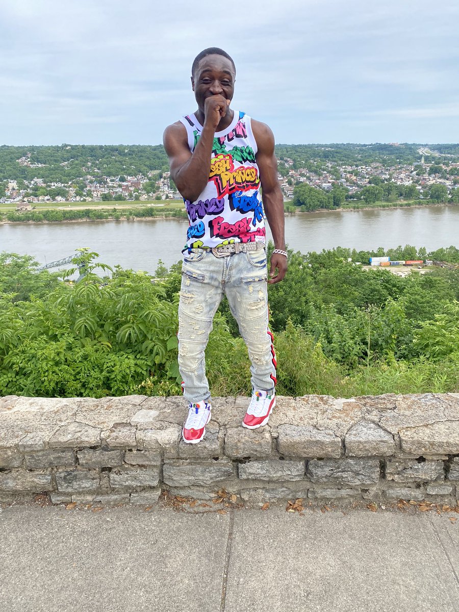 Doneil40931241's tweet photo. MFKAS 🤷🏾‍♂️Don’t got Drip 🔥like Me💪🏿 https://t.co/o1ljTE0RM1
