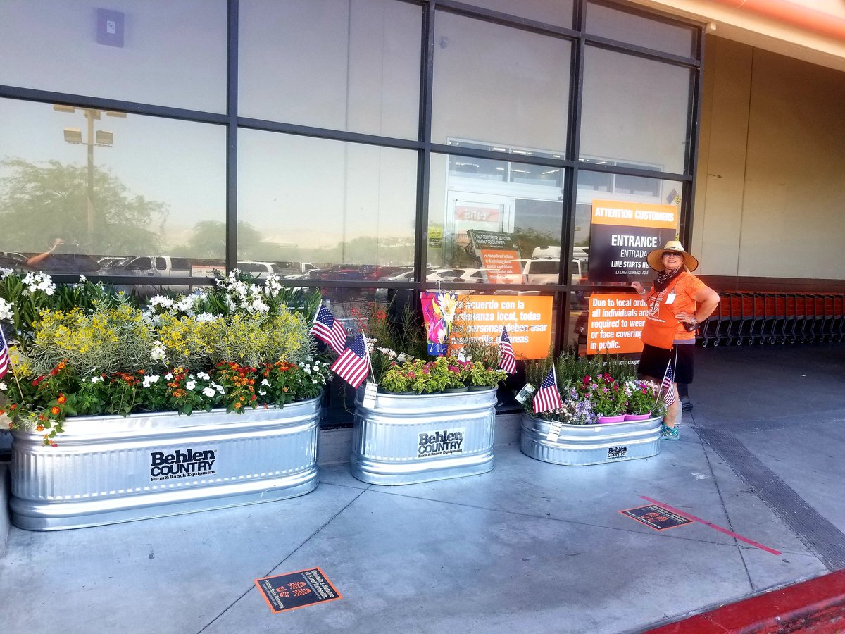 Want to give a shout out to Judy for making this beautiful displays @rokuy1 <a href="/cordero_alisha/">AlishaCordero</a> <a href="/FernandoV_THD/">Fernando Vaca-Barajas</a>