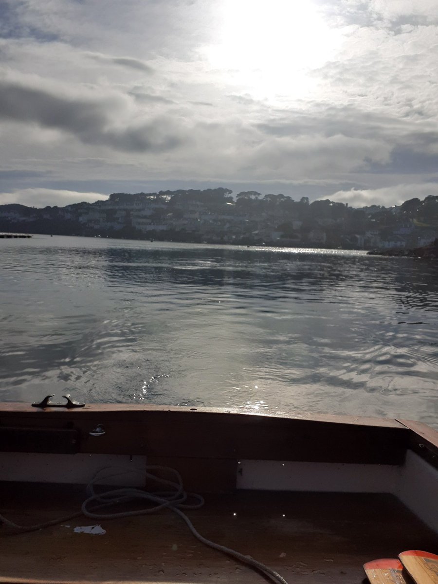 stephen_turpin's tweet photo. Out for a row up Pont with the sun! https://t.co/RQId5TsUTP