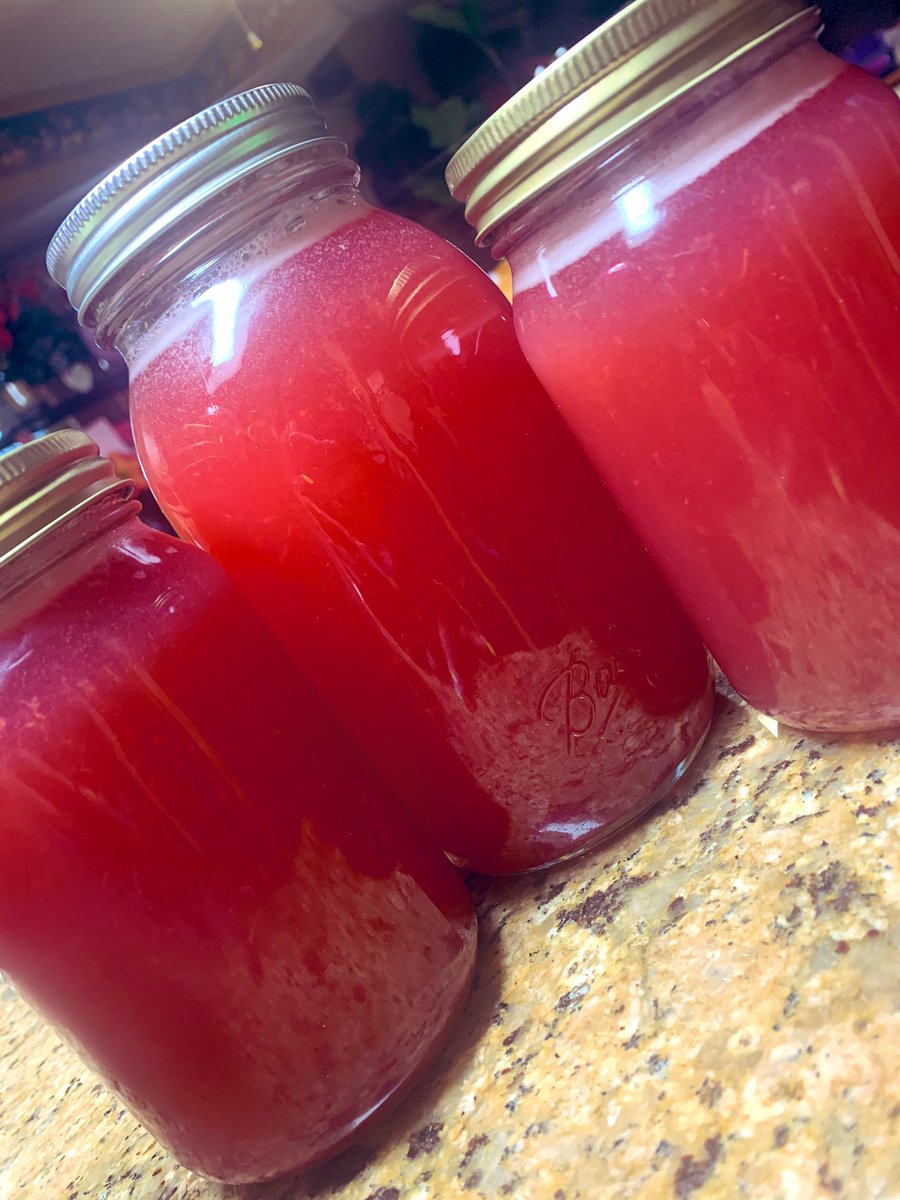 _aquemini's tweet photo. Strawberry Susie 😋🥄🤍 #TeaHC https://t.co/R3J9imyLOg