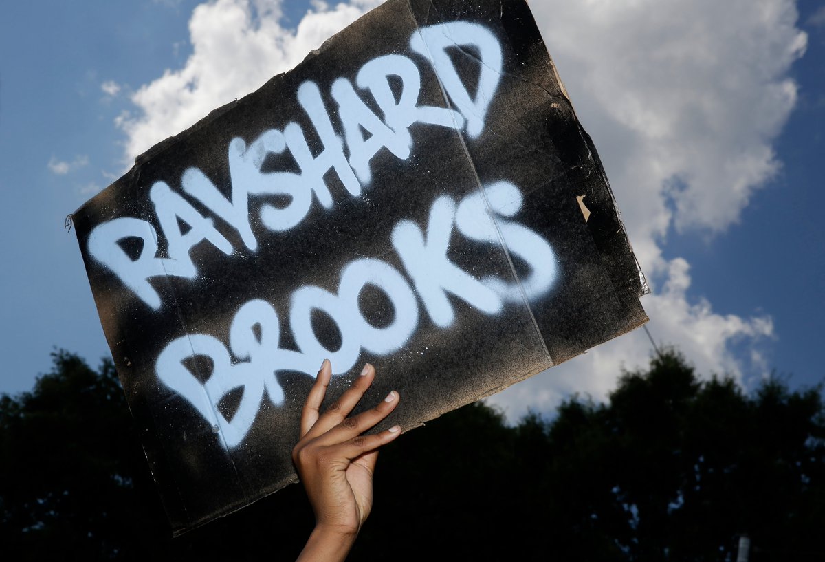 The second officer involved in  #RayshardBrooks' killing has decided to testify on behalf of the state, says the DA.Devin Brosnan admitted he stood on Brooks after the shooting.Garrett Rolfe faces 11 charges for the killing, including murder.