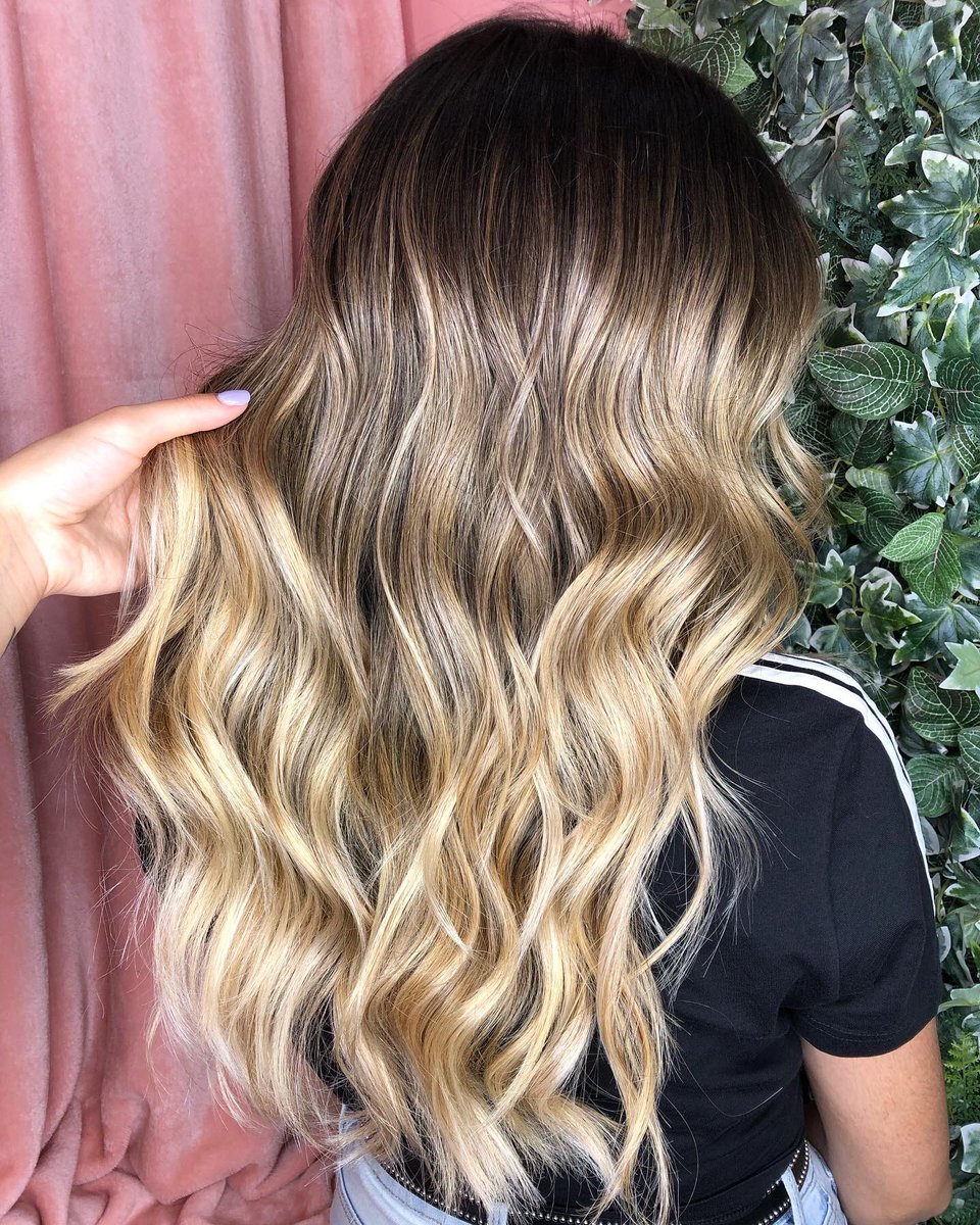 pinkroombydora's tweet photo. Desde que o Blond studio multitecniques bonder inside 8 @lorealpro saiu, as #balayagesbydora têm outro encanto 🤩 por aí, quem adorou este resultado final? (Segunda sessão de color correction!) #mtbonderinsidept #multitecniques8 #blondstudio #lorealpropt https://t.co/hgT21SEVf5