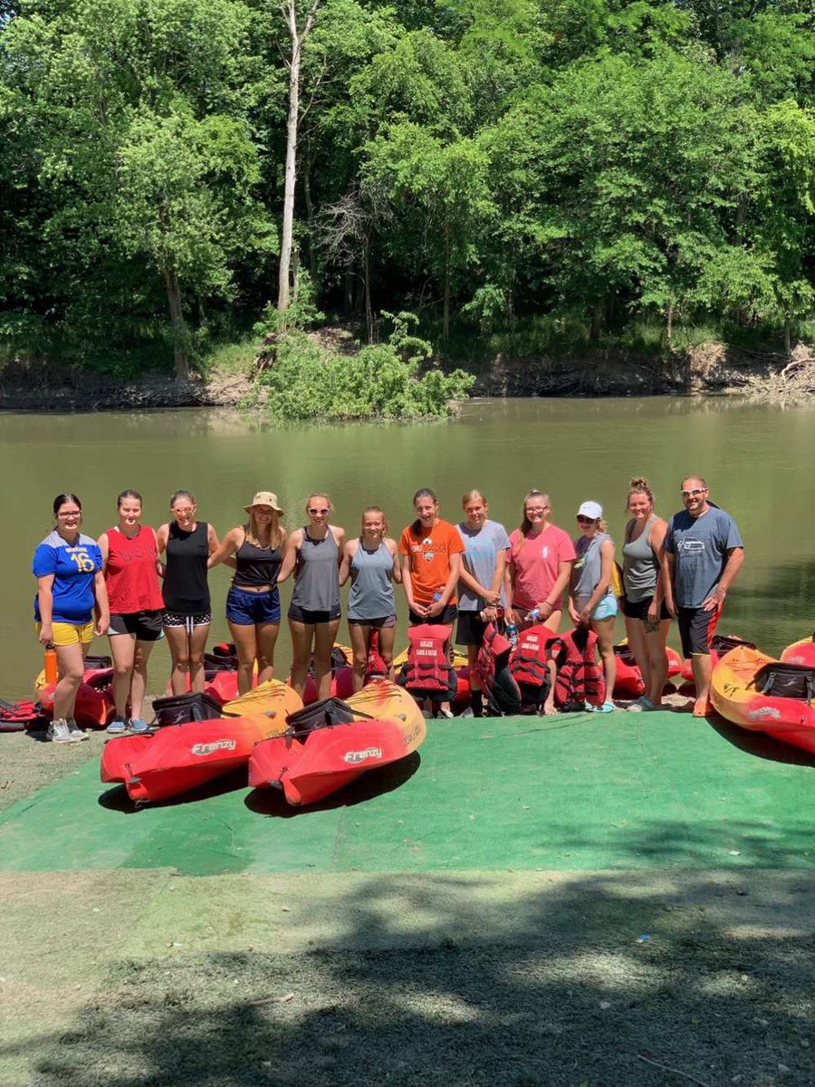 CHSGIRLSBBALL3's tweet photo. Paddle together or swim alone #2020kayak https://t.co/IGdY2Bh7iC