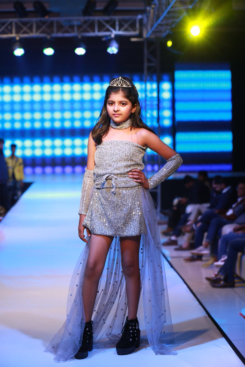 imKpProductions's tweet photo. India's biggest kids fashion show "India's little fashion hunters". 📸
Follow us on Instagram :- https://t.co/4ZOOq9iLkS
#ilfh #ilfhkid #ilfhkids #kidsfashionshow #kidsshow #kidmodels #kidtalent #kidcuteness #kidwalk #kidpost #kidboy #kidgirl #kidphotography #kpproductions https://t.co/AstENnRK5h