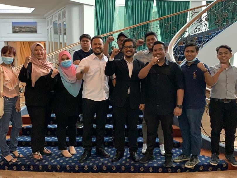 ShahBerbicara's tweet photo. Terima kasih @farhashwafa sudi menerima kunjungan kami.

Mahasiswa Demi KEADILAN Sejagat! https://t.co/Mol65yW0uZ