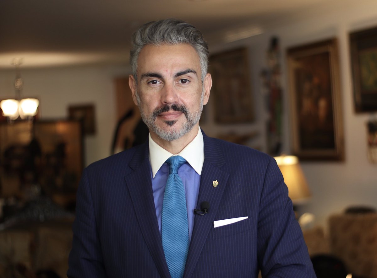 princegharios's tweet photo. Filming another episode of #RoyalChat #PapoReal https://t.co/CQNuSr75uk