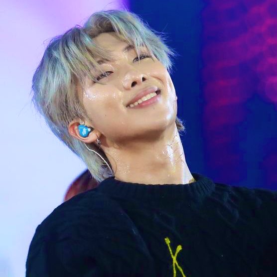 namgistudio's tweet photo. HE ACTUALLY HAD NO RIGHT LOOKING SO GOOD IN A MULLET https://t.co/Ajwo1kYMm7
