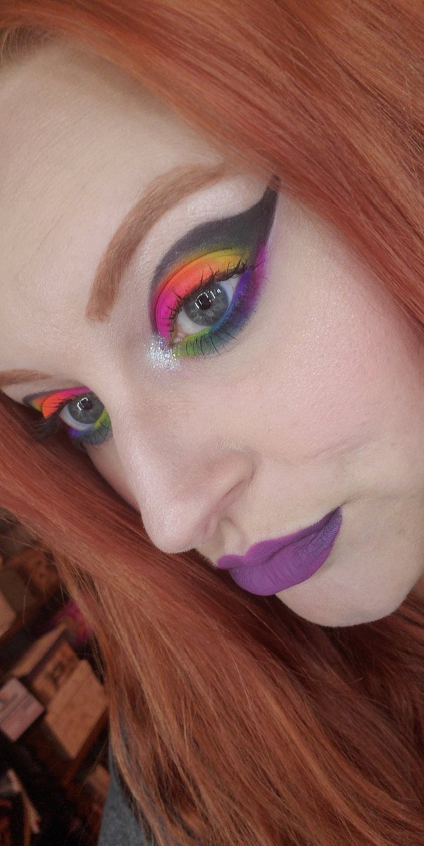 carolync903's tweet photo. A Wikkedly Neon moment! In used the @WikkedCosmetics Loose Neon pigments + primer and setting spray & inner corner is a loose glitter that #wikkedcosmetics sent me as a lil gift😍 @unicorngangshop lippie in Forget Me Not, @JeffreeStar lippies in the water line and for the black! https://t.co/YNf1ZI6pku
