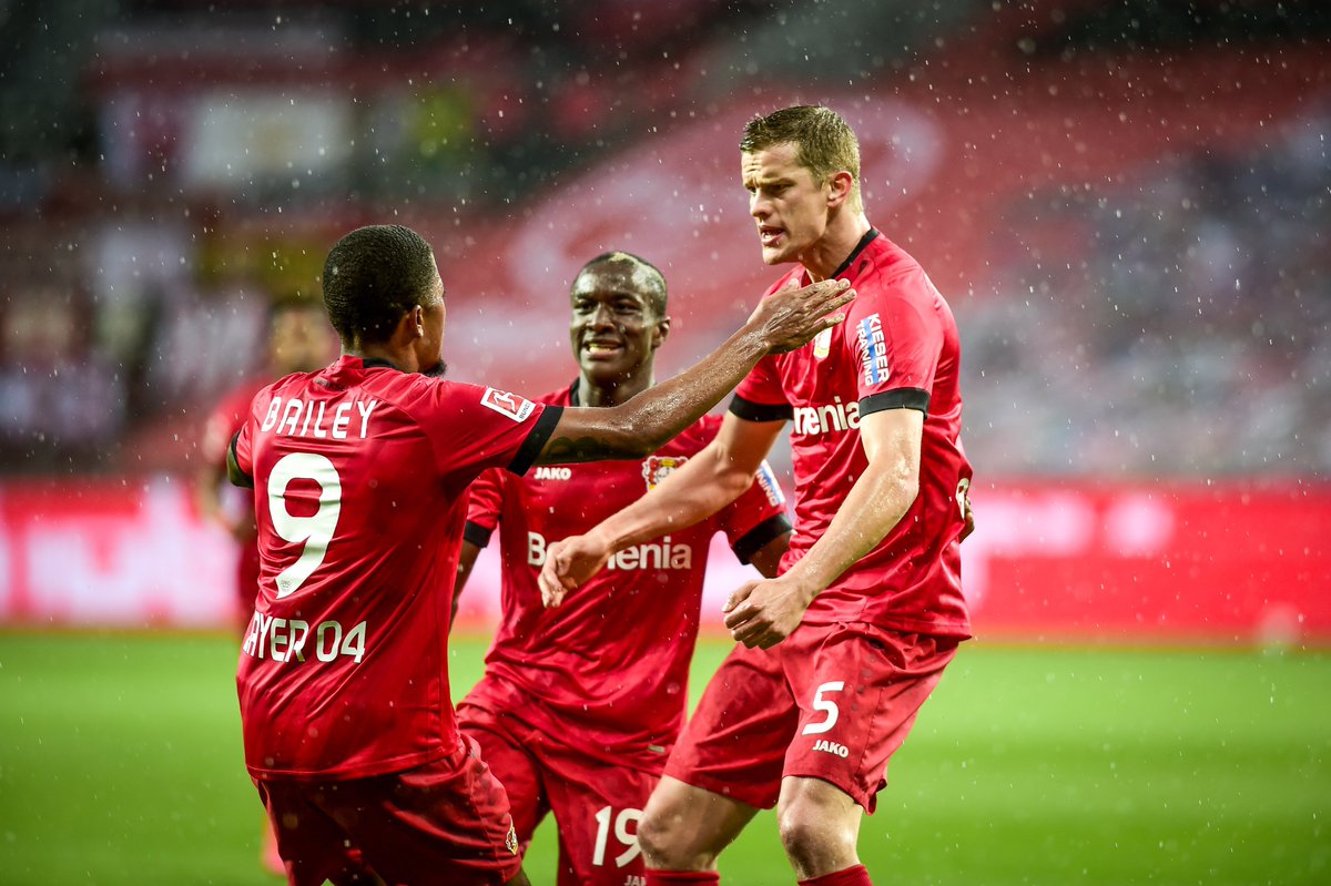 bayer04fussball's tweet photo. 👏👏👏👏

3️⃣:1️⃣ #B04KOE | #Werkself https://t.co/Z16uBIlL64