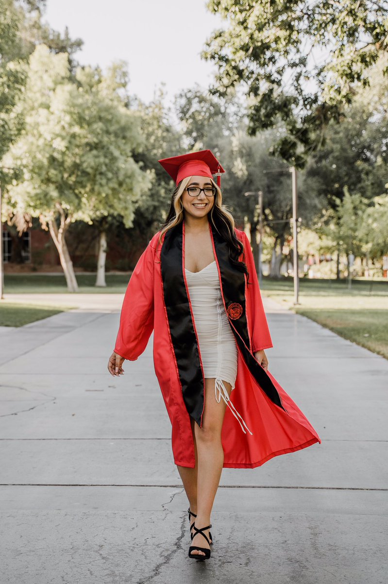 idkandreaa's tweet image. she graduated or wtvr