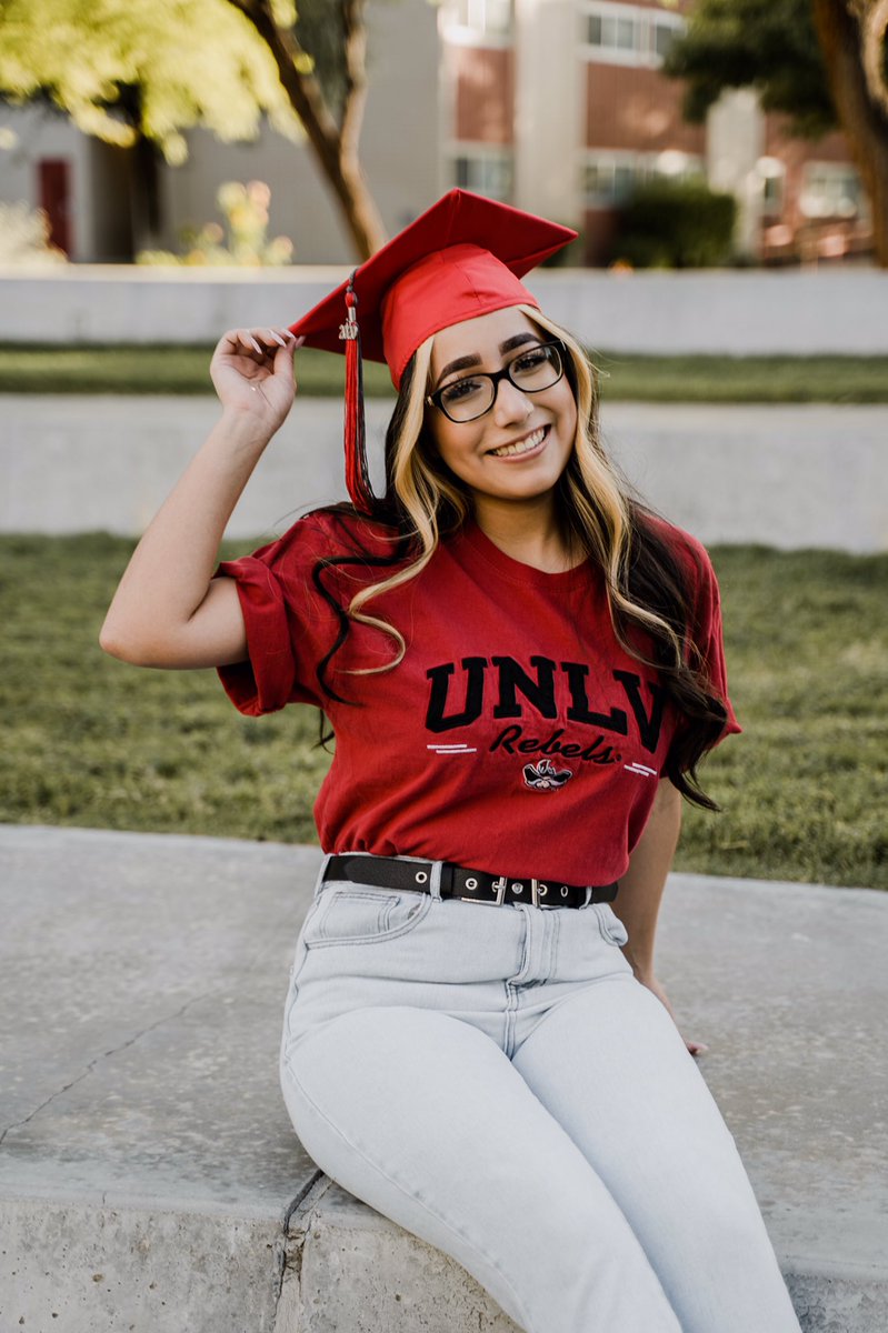 idkandreaa's tweet image. she graduated or wtvr