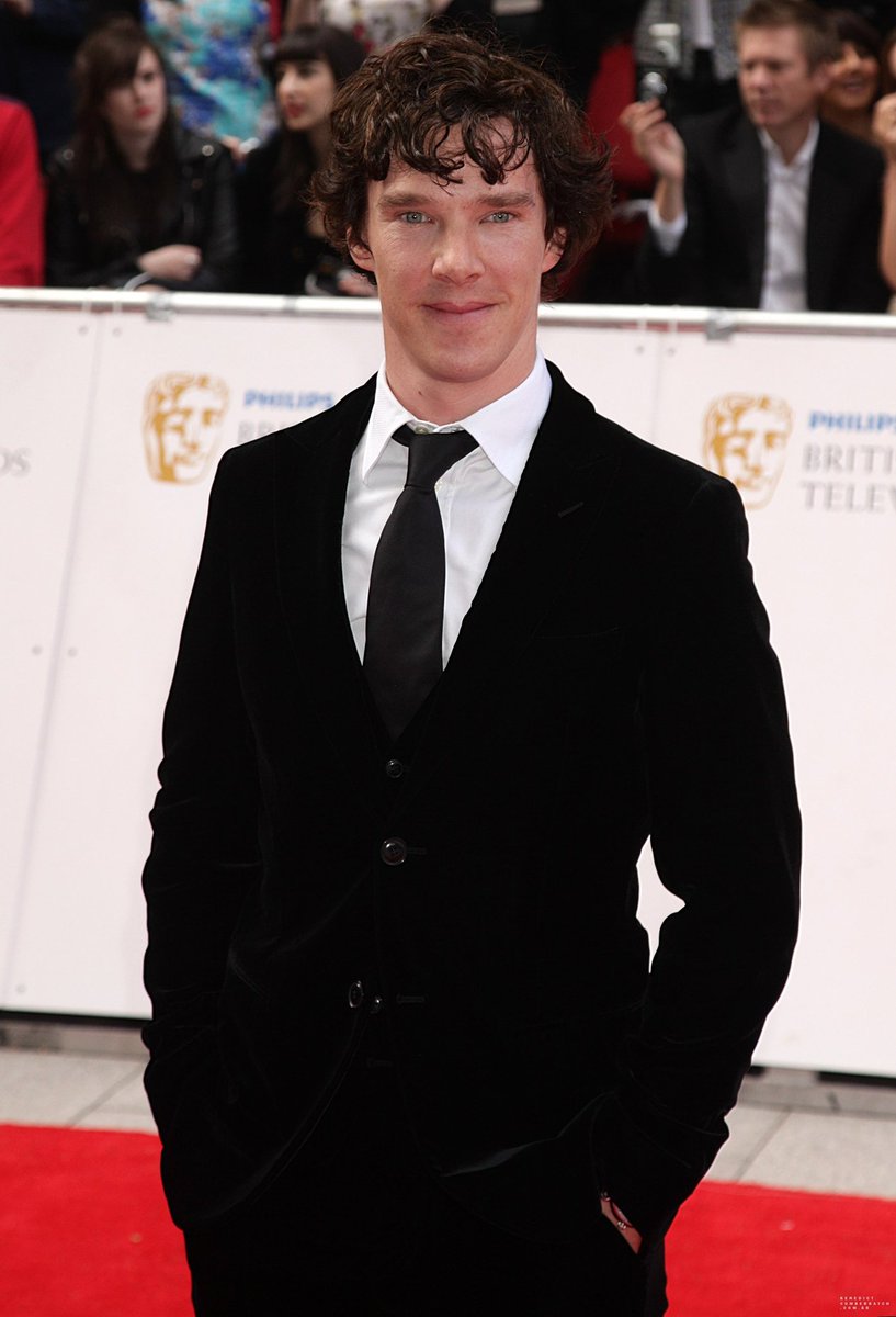 onlyellow's tweet photo. Benedict and velvet suits. 
A thrilling saga!

BLACK 2011
BLUE 2014
GREY 2017
RED 2018
#CumberColours https://t.co/Kt6Fdj5yPN