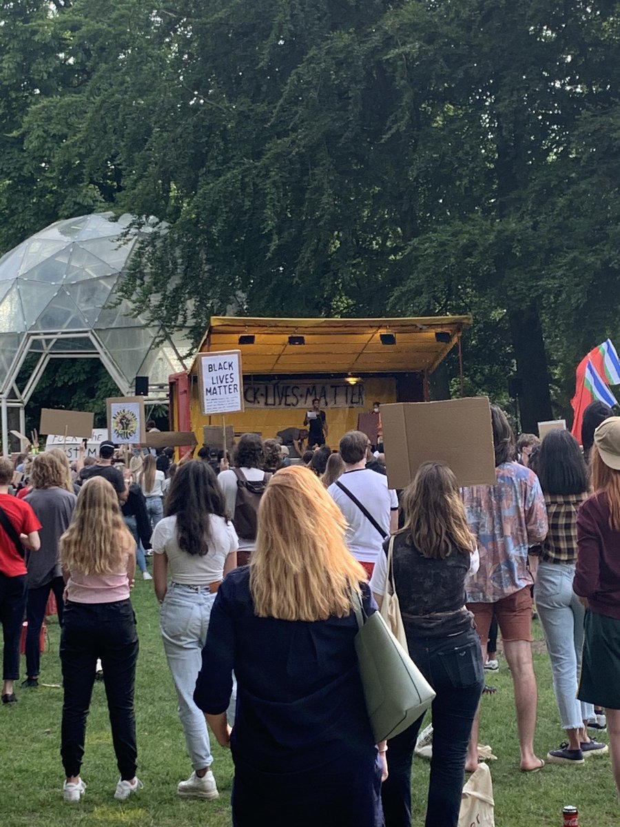 In Haarlem ruim 2.000 mensen in de Hout voor #BlackLivesMattters met op het podium mijn maat <a href="/DexElmont/">Dex Elmont</a> met een scherp, persoonlijk en aangrijpend verhaal. En een goede visie op de toekomst!