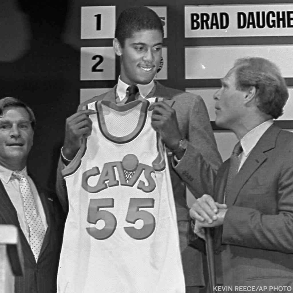 3️⃣4️⃣ years ago today, <a href="/UNC_Basketball/">Carolina Basketball</a>'s Brad Daugherty was selected No. 1 overall in the 1986 <a href="/NBA/">NBA</a> draft 🐏