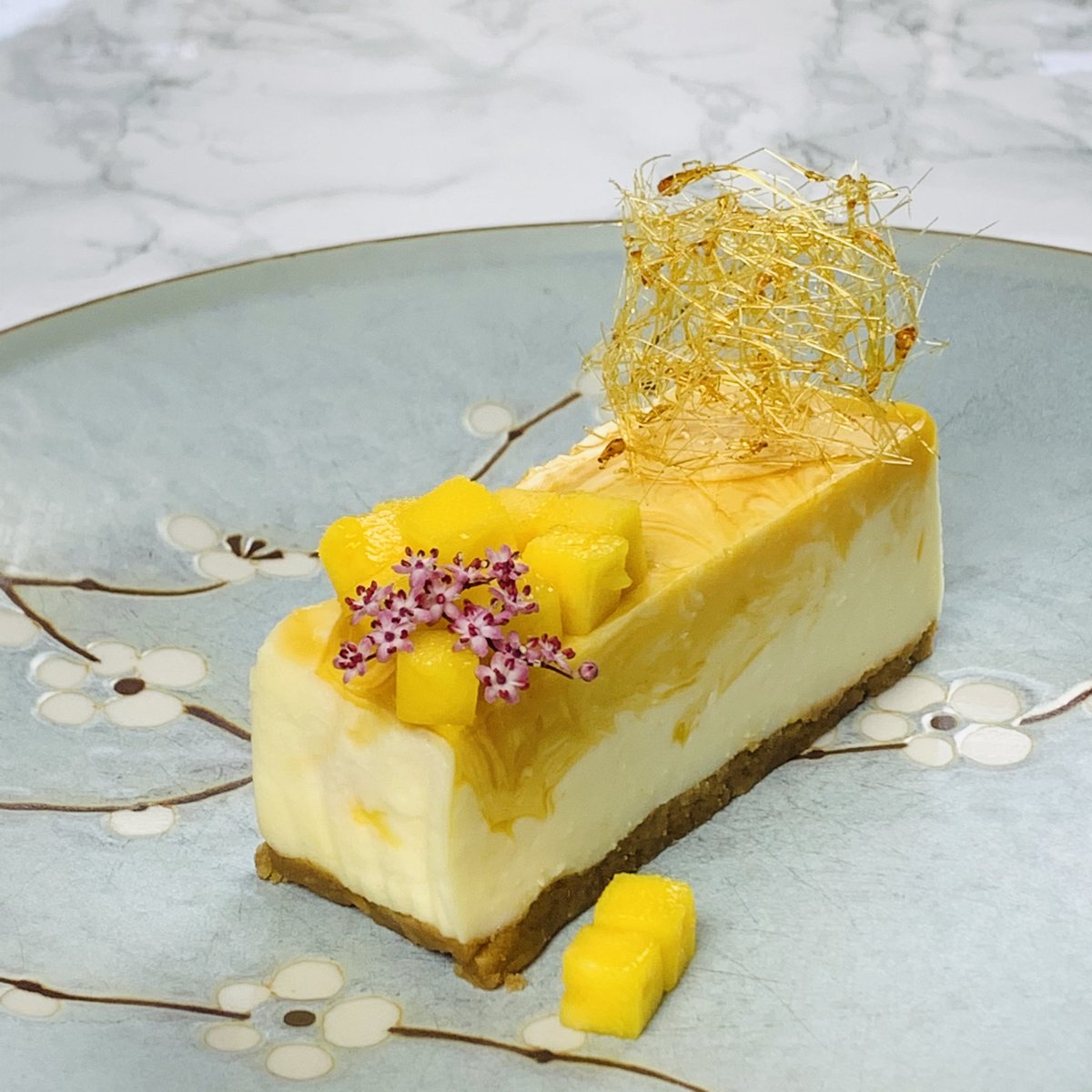 TheVineetBhatia's tweet photo. Mango cheesecake
#cookingwithvineet
#homequarantine #kitchenquarantine
#vineat #cheftraveller #chefvineet #vineetbhatia #globalbritIndian #homecooking #foodie #foodart #indian #Foodstagram #foodpics #TogetherAtHome #VibeTogether #cheesecake #michelinstar #foodart #dessert https://t.co/A9pdRWo2ur