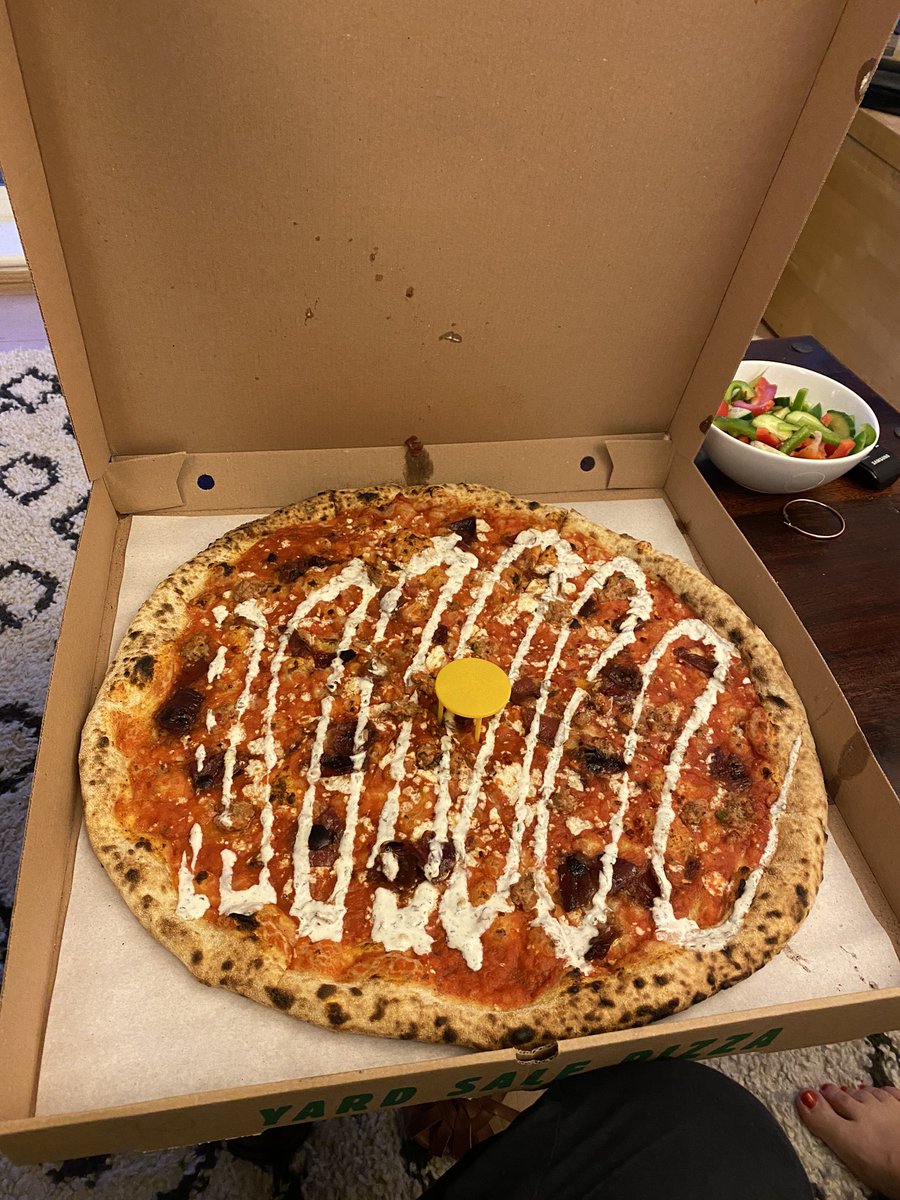 smnlarkin's tweet image. I have no idea what’s going on in the football. Couldn’t give a shit. Mangoal II! @Mangal2 @YardSalePizza