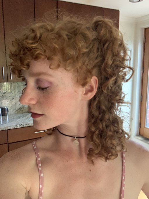 2 pic. Is this hairdo cute or nah? 

@mustaine75
@mor_bush
@GingerKittyKats
@HellYeaRedheads
@RedTwentyFour24