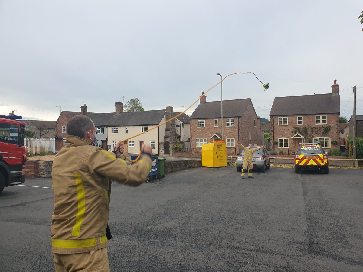 SFRS_Wenlock's tweet photo. Water rescue was the main focus for tonight's training.
The crew refreshed their knowledge of hydrology and various rescue techniques including quick-release inflated hose set-ups and the use of floating lines.

#WaterSafety #ShropsFire #MuchWenlock #OnCall #FloatToLive #WFR https://t.co/EDiZ4qiD05