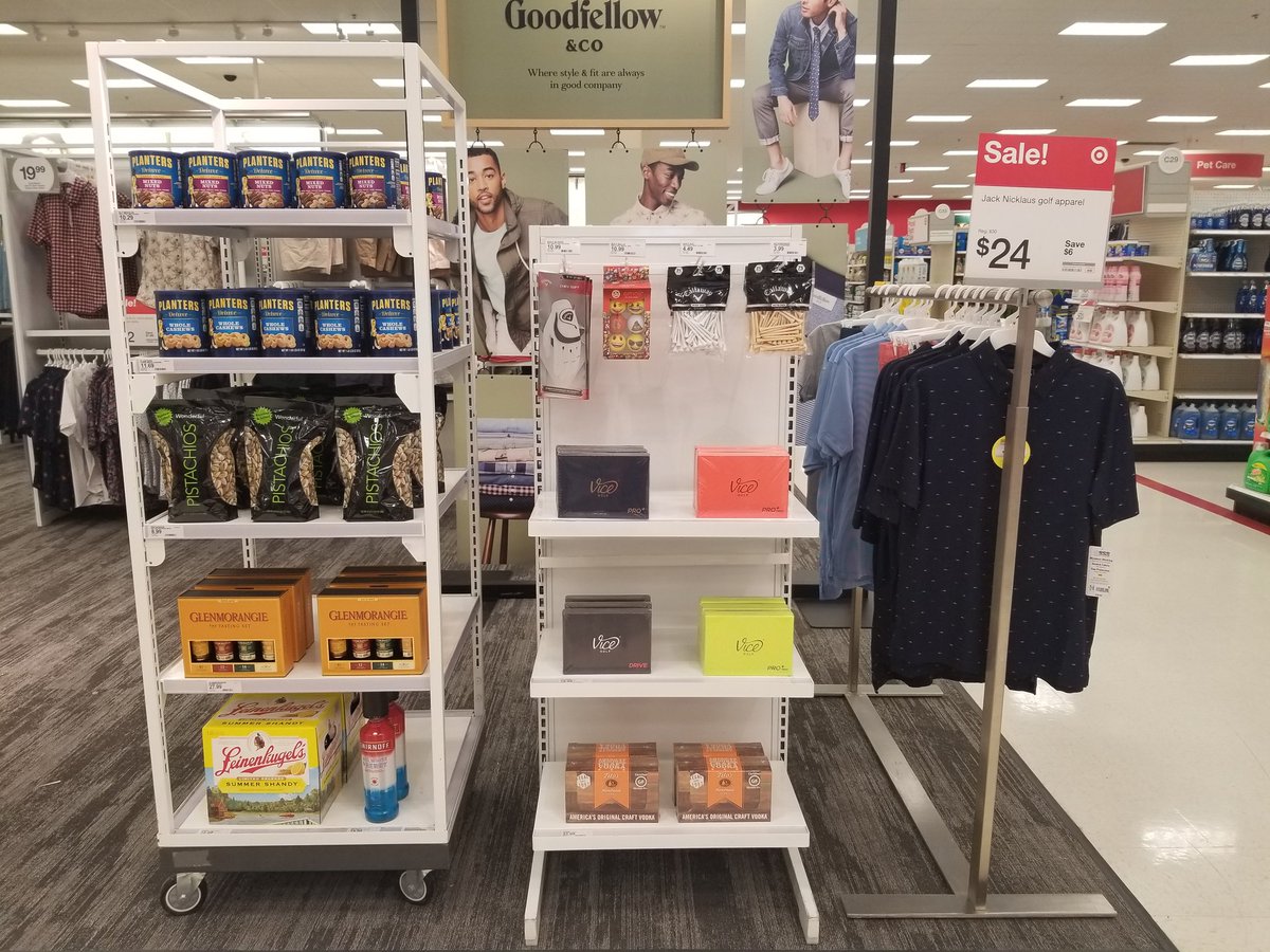 Jodi: When does a dad joke become a dad joke?
Garrett: I have no idea.
Jodi: When it becomes apparent.

Come see us in Sioux City for all your Father's Day last minute shopping! #golfdad #snacks @gwpringle <a href="/jodijordheim/">Jodi Jordheim</a> @AlexThiesing @DanStrayer91 <a href="/4everettMark/">Mark.Everett</a>  <a href="/kimberlyinfield/">Kim Infield</a>