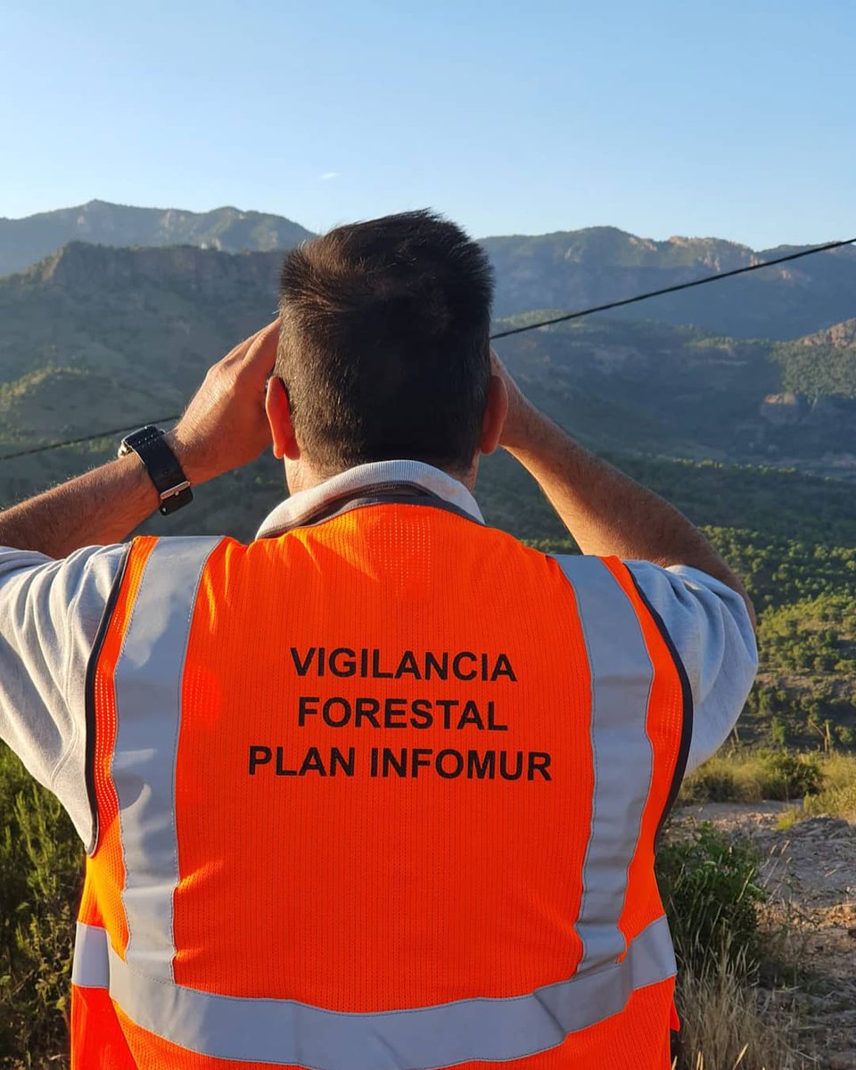 AyuntTOTANA's tweet photo. 📆 Desde ayer, Voluntarios de @PCivil_Totana prestan labores de refuerzo a @defensaforeMUR en prevención de incendios en @SierraEspunaPR dentro del #PlanInfomur2020 que arranca con el objetivo de proteger un verano más a las personas, los bienes y el medio ambiente #Totana 🧐🔥 https://t.co/tQpCJKllJV
