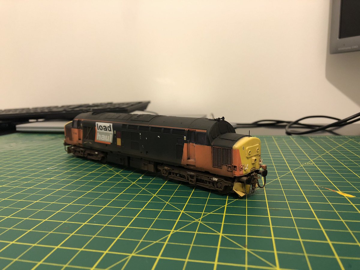 MottsLaneModels's tweet image. A few paint chips on #class37 37698 - ready for a coat of matt varnish #emgauge #Loadhaul #modelrailway #railways #tmrguk