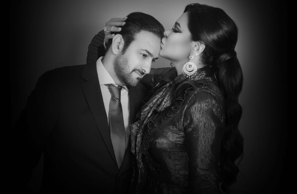 كل عام وانت نور عيوني الله لا يفرقنا اليوم يوم زواجنا ويارب العمر كله ١٧سنه هي اسعد ايامي بيض الله وجهك يا بومحمد ومشكور ع الحشيمه والكرامه ما شفت منك الا كل زين وطيب ويابختي بك وحللني لو بدر مني اي تقصير في حقك احبك يا اغلا من سكن روحي وقلبي ♥️