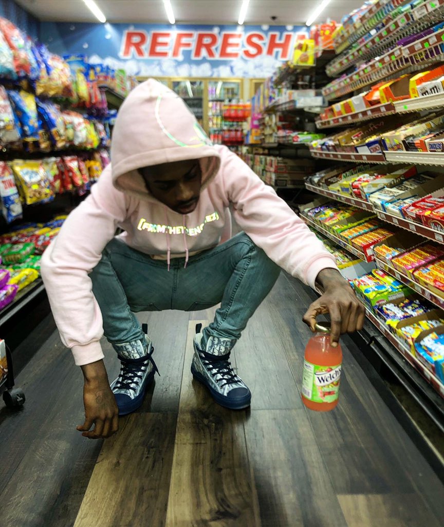 PouringUpCrazy's tweet photo. Can’t Be On My Team Still Starving Iil Brudda Provided The Plate I Been Eating Every Since💫💕💧 #1019gs☠️ #BandChasing💰🏃🏽♂️ https://t.co/6cNKaHpuoO