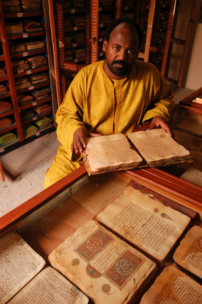 fazelaSA's tweet photo. At the height of the city’s golden age in the 16th century, Timbuktu boasted over 150 schools and a major university at the Sankore Mosque that enrolled over 25,000 students.
#Islam #IslamicHistory #BlackIslam #BlackLivesMatter https://t.co/1PJFabnlFW