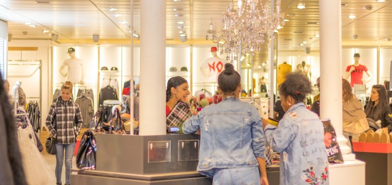 placewise's tweet photo. Shoppers' pent up demand helps retail sales soar nearly 30% from April. Learn more: https://t.co/flXO585DIk 

#retailtrends #retailnews #covid19 #reopening #proptech https://t.co/NYS4Ec7ilK