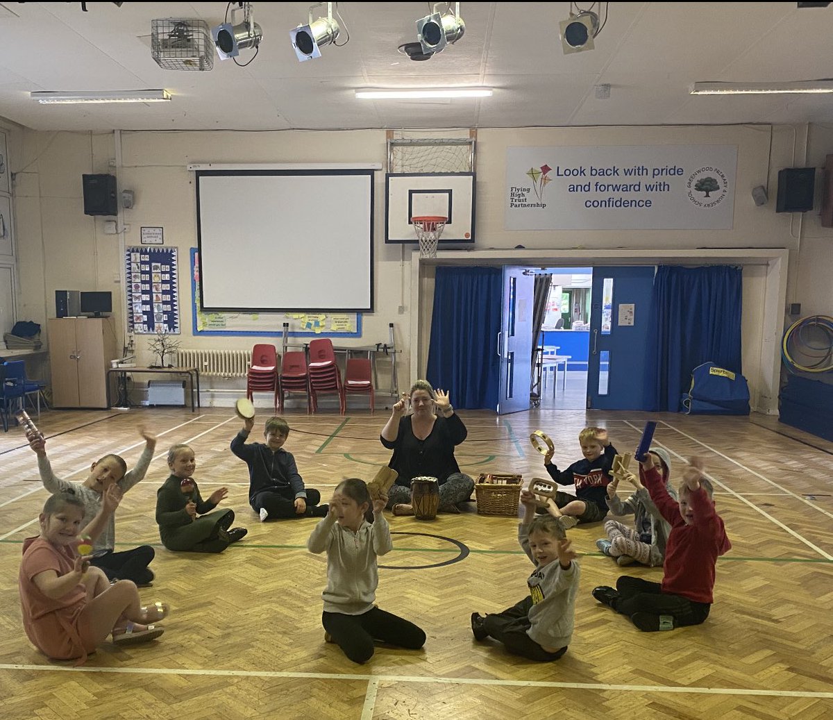 MissSmi98448748's tweet photo. Such a fun morning in our Year 2 bubble with musical spellings πΆ π₯ π π Our Year 2βs are spelling superstars! @GreenwoodSch #bubblelearning @MusicFht https://t.co/zNQt5L75sf
