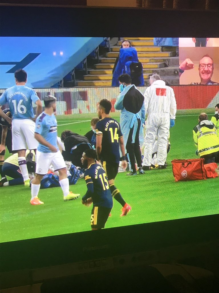 tomdonnelly_'s tweet photo. Eric Garcia down badly injured. This fucker behind celebrating https://t.co/hiCx3uv8V1